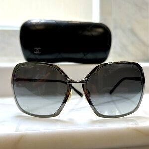 CHANEL Sunglasses